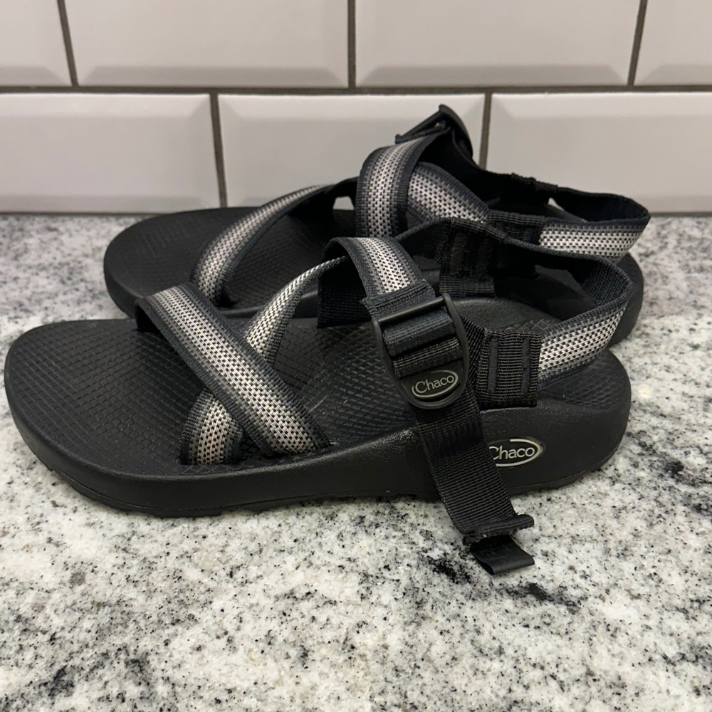 Chaco Mens 8 Classic Sandals Black Gray Adjustable Strap Hiking Gorpcore Comfort - Picture 3 of 7